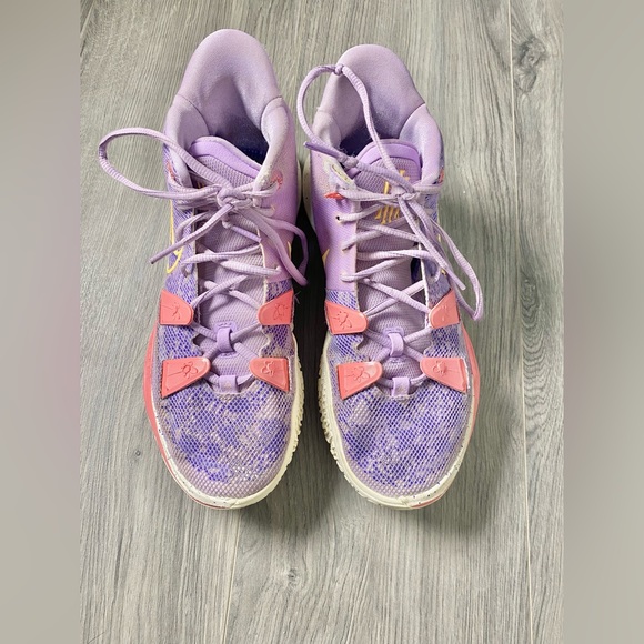 2021
Kyrie 7 'Daughters' - Picture 4 of 6